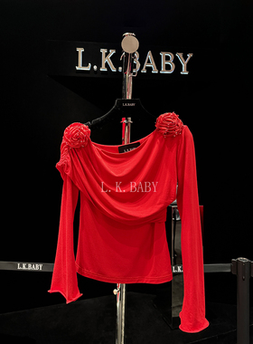 【L.K.BABY】红色焦点 时髦浪漫氛围感圣诞红玫瑰荡褶性感斜肩T恤