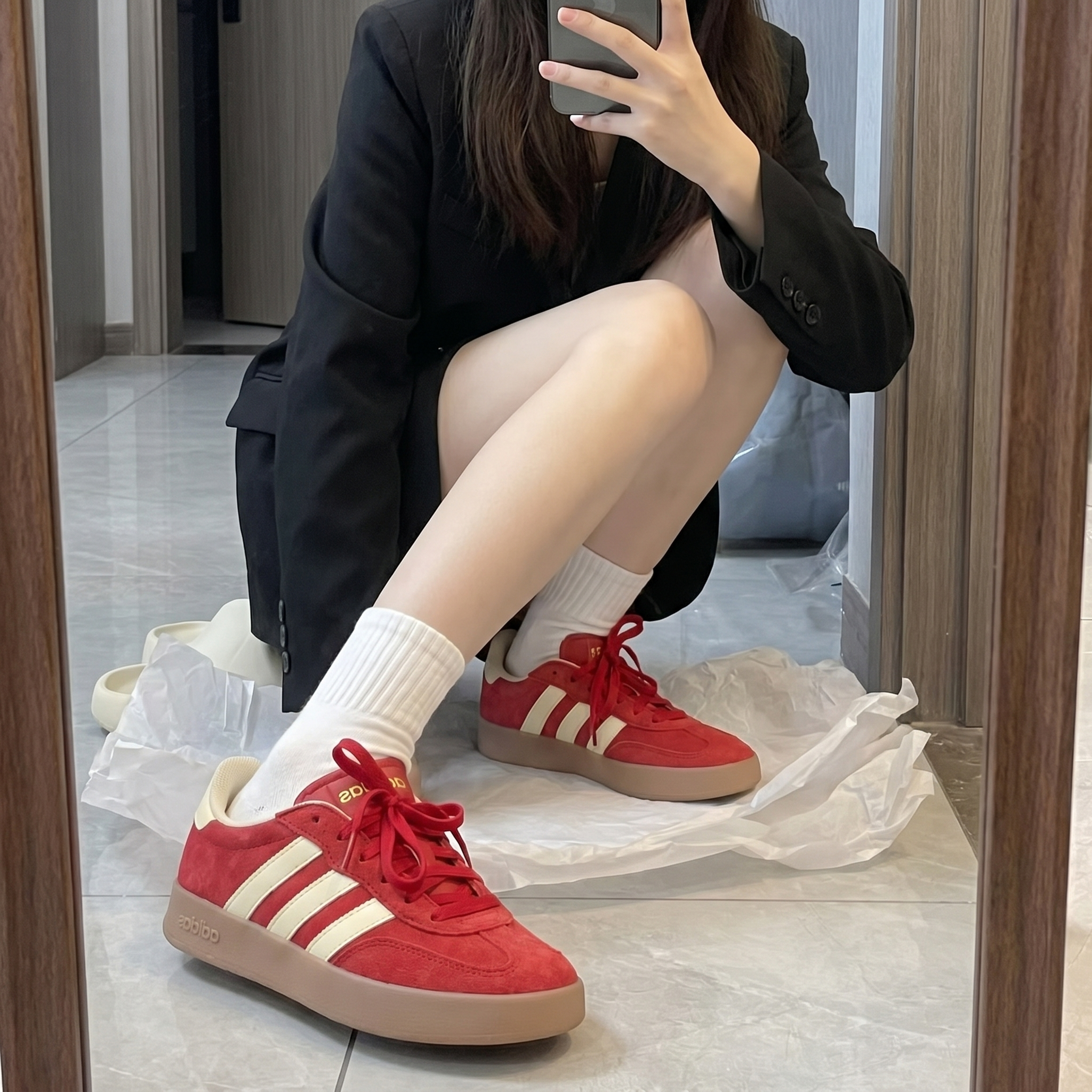 阿迪达斯BARREDA男女低帮板鞋