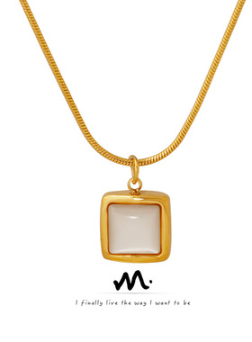 法式ins冷淡风方形白海贝吊坠项链小众设计钛钢镀18K金圆蛇链首饰