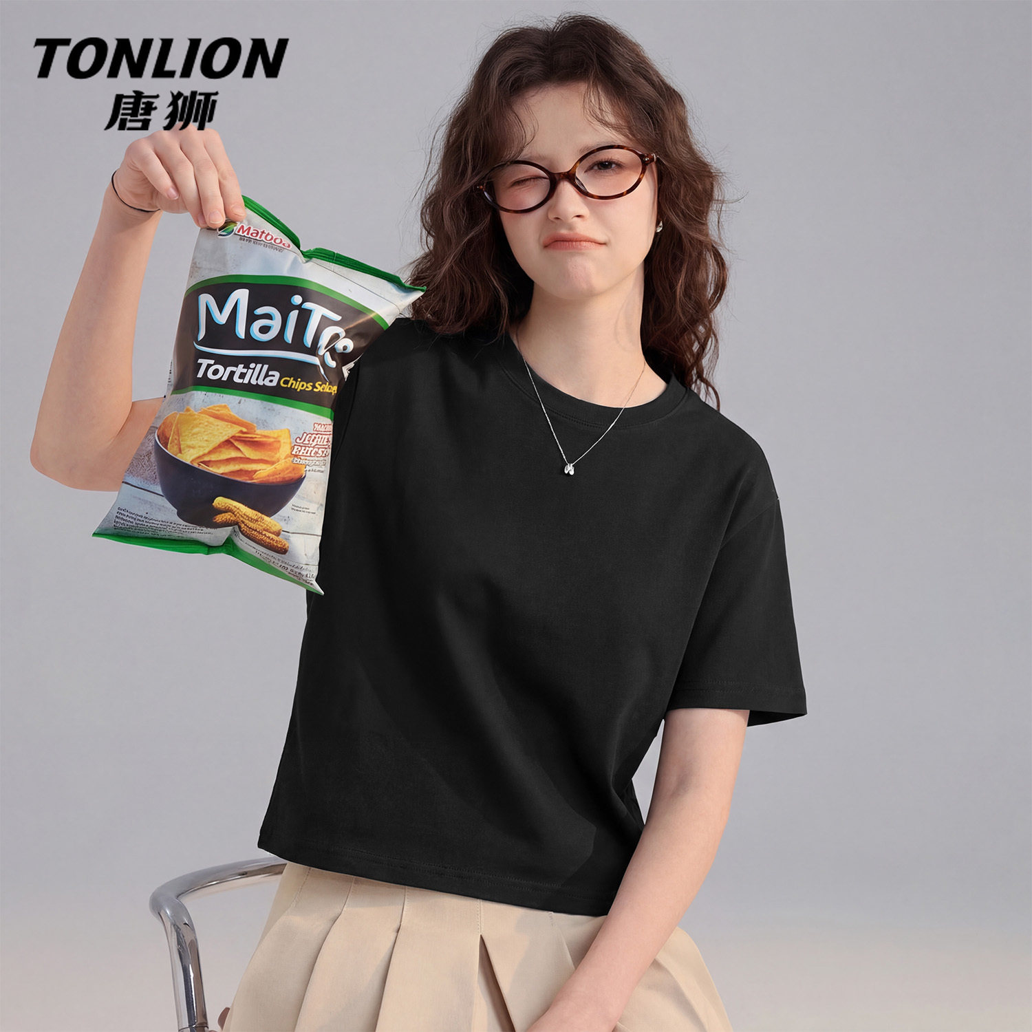唐狮官方黑色短袖t恤女2026新款夏短款宽松半袖小个子纯棉上衣V