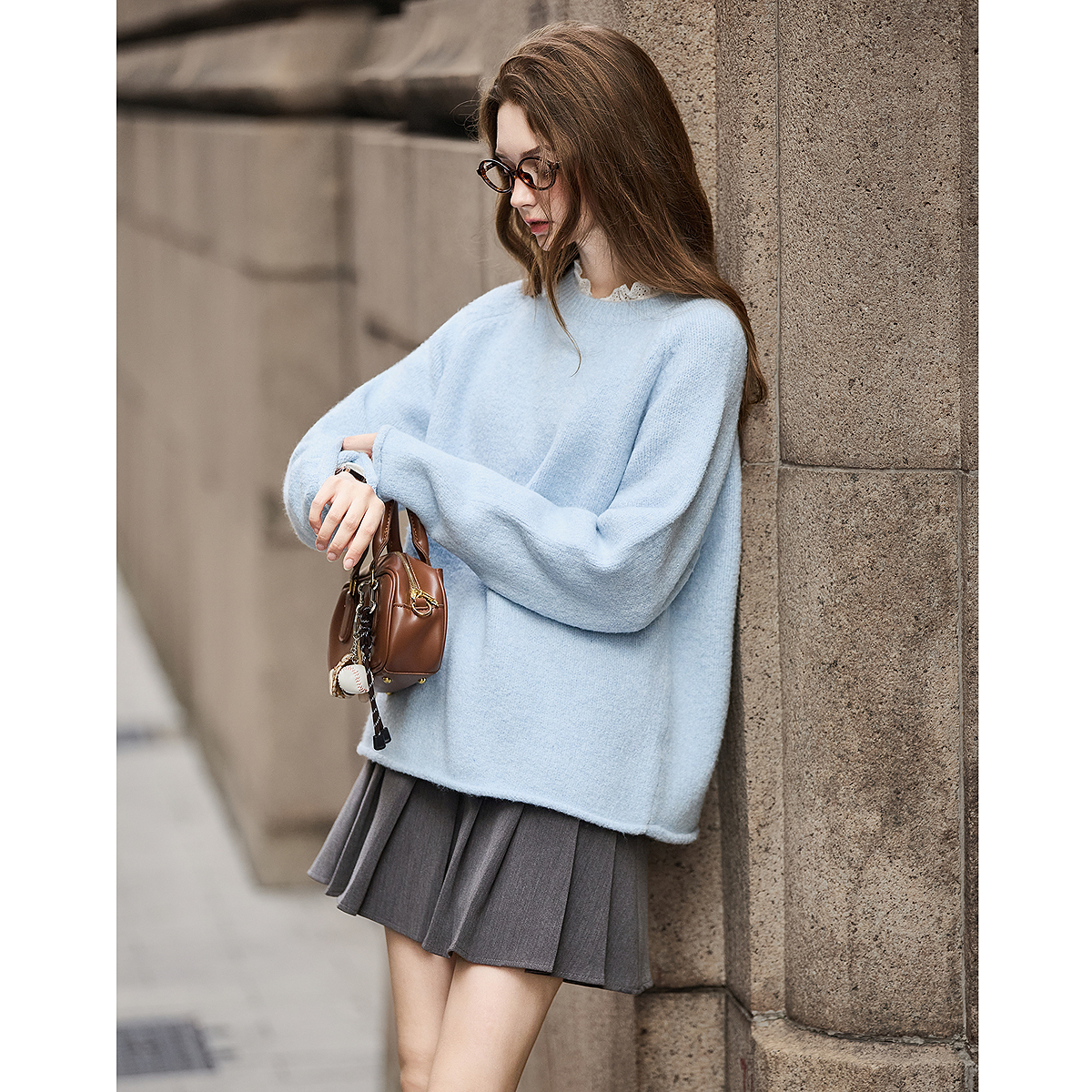 唐狮女秋冬款圆领毛衣简约大气净