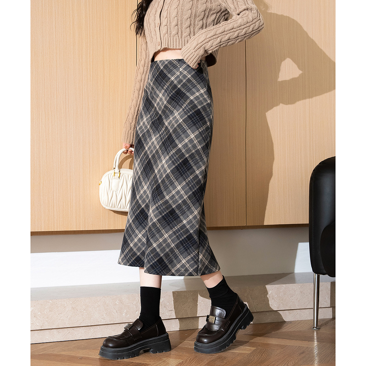 唐狮秋冬季新款女半身裙流行蓝色格子百搭显瘦直筒长裙子WPTD