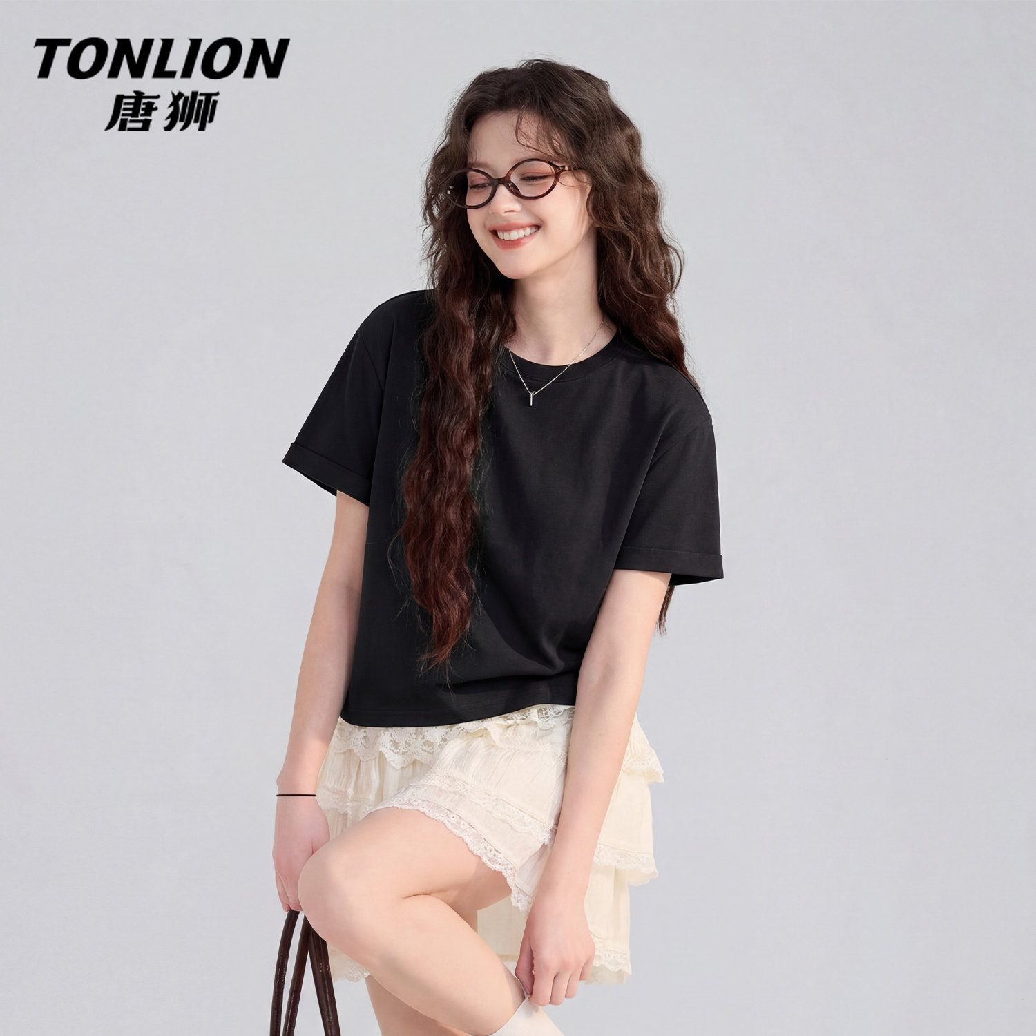 唐狮官方黑色正肩短袖女t恤夏季2026新款小个子纯棉短款上衣女V