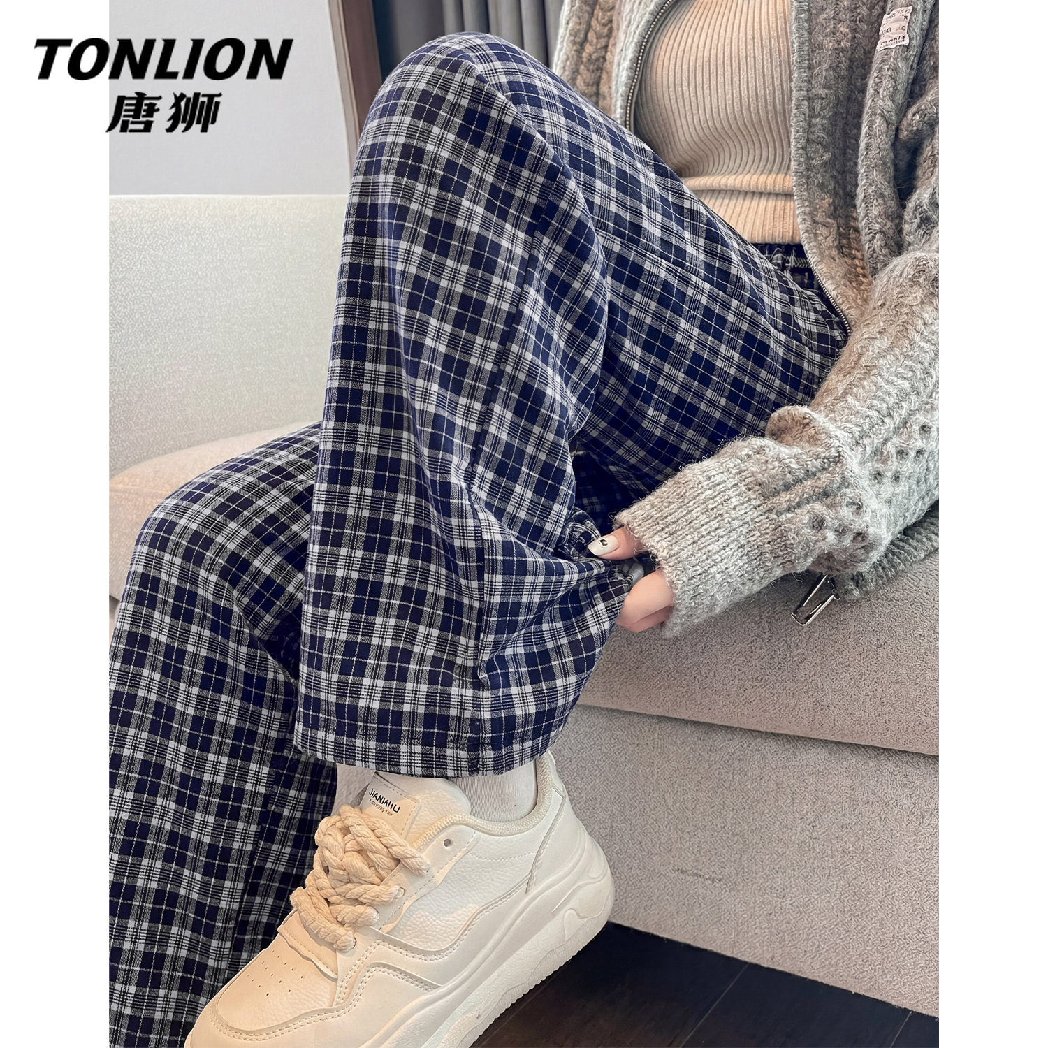 唐狮官方格纹阔腿裤女2026新款春秋款女士宽松显瘦休闲运动裤子V