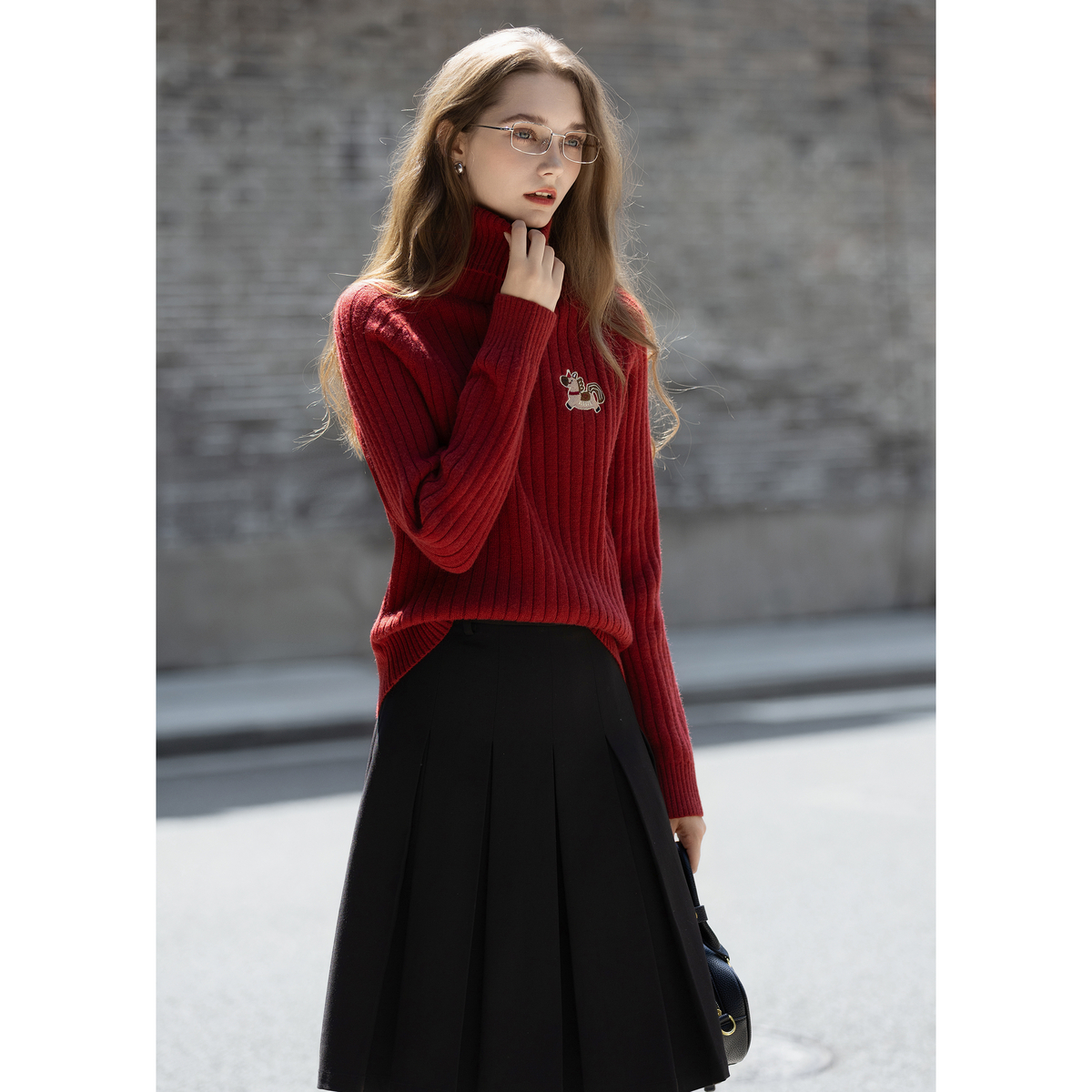 唐狮毛衣秋冬女内搭套头坑条可爱高领前胸小细节机绣毛线衫TU