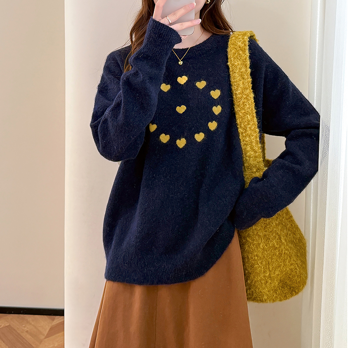 唐狮春秋简约风撞色图案设计圆领