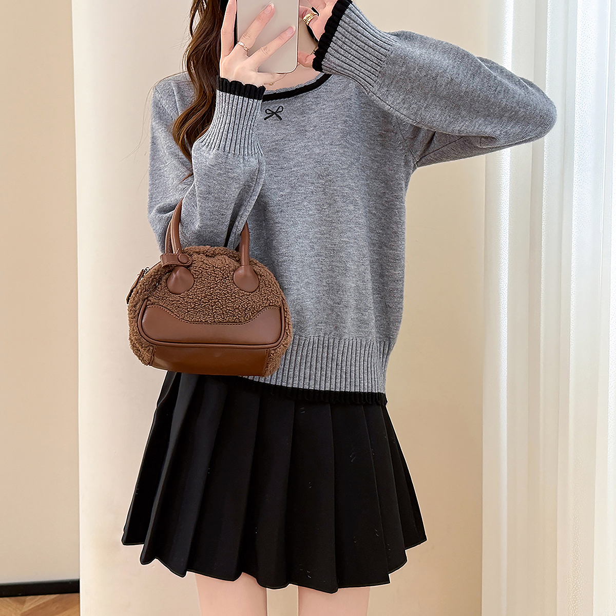 唐狮简约风撞色边设计圆领套头女