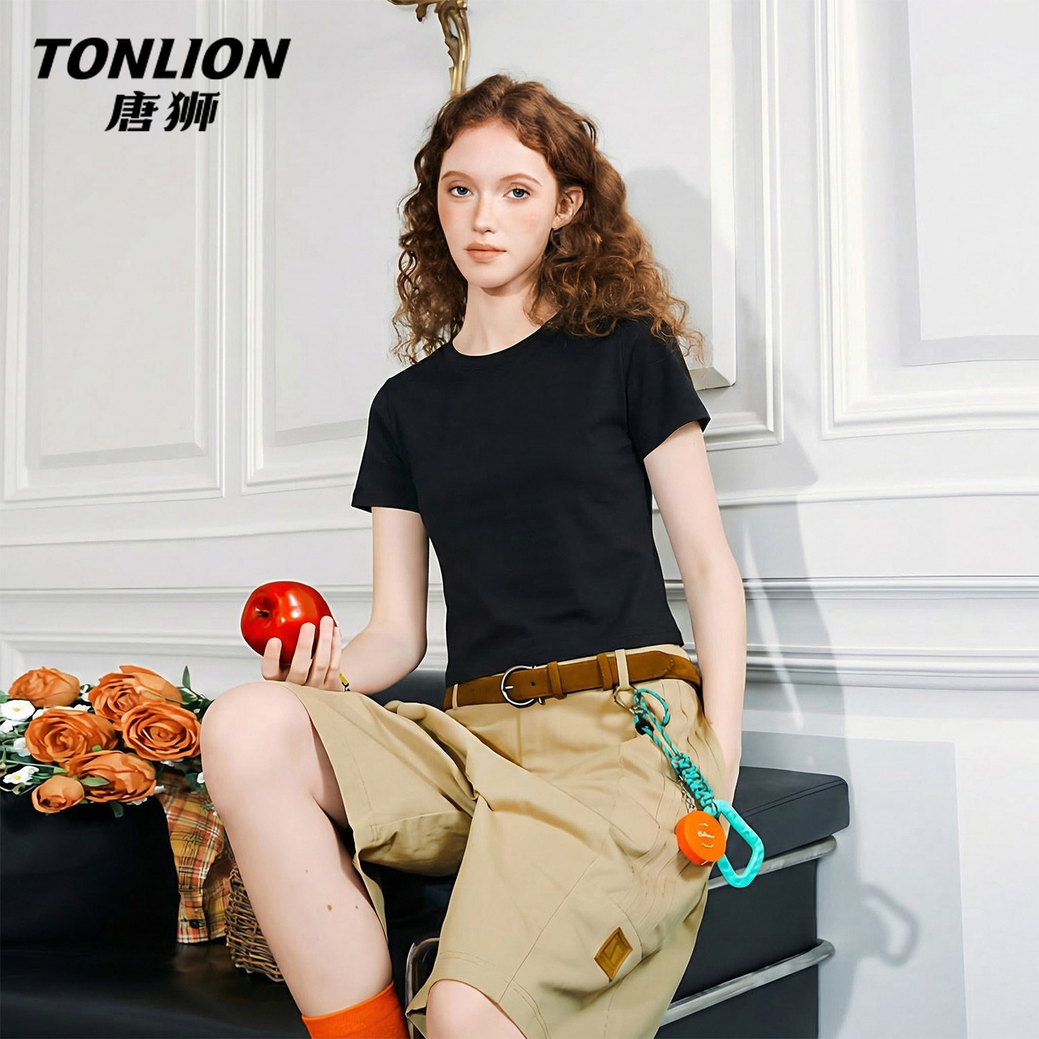 唐狮官方黑色短袖t恤女2026新款夏季修身短款半袖正肩百搭上衣V