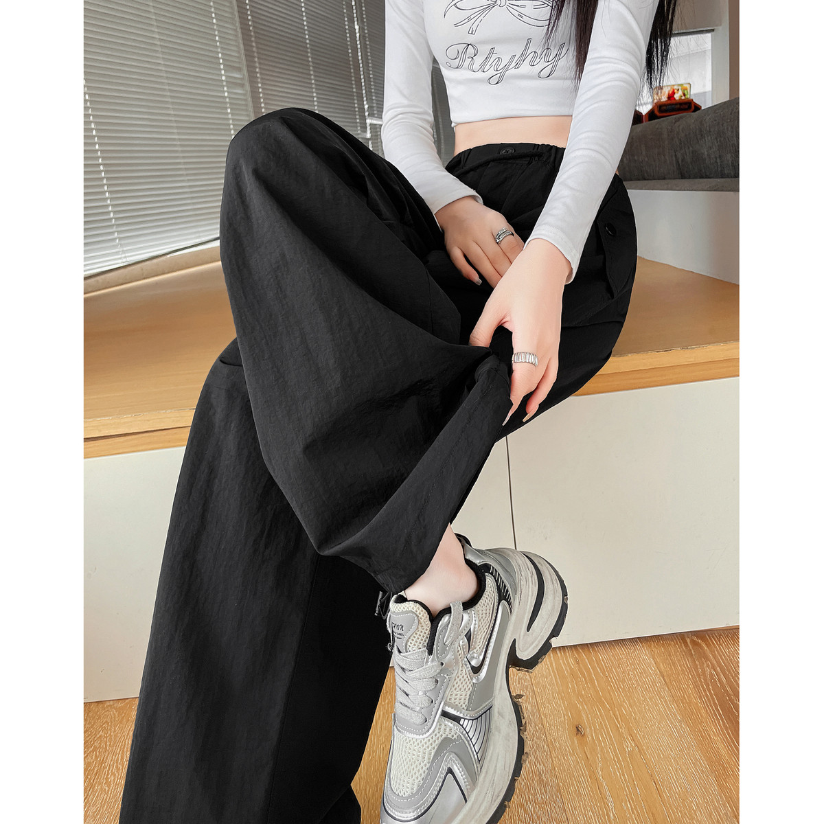 唐狮女宽松休闲净色褶皱尼龙长裤今年流行爆款裤子直筒裤TUTA