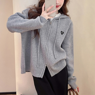 唐狮秋冬休闲前胸小刺绣连帽拉链开衫女针织外套春秋高级感潮tu