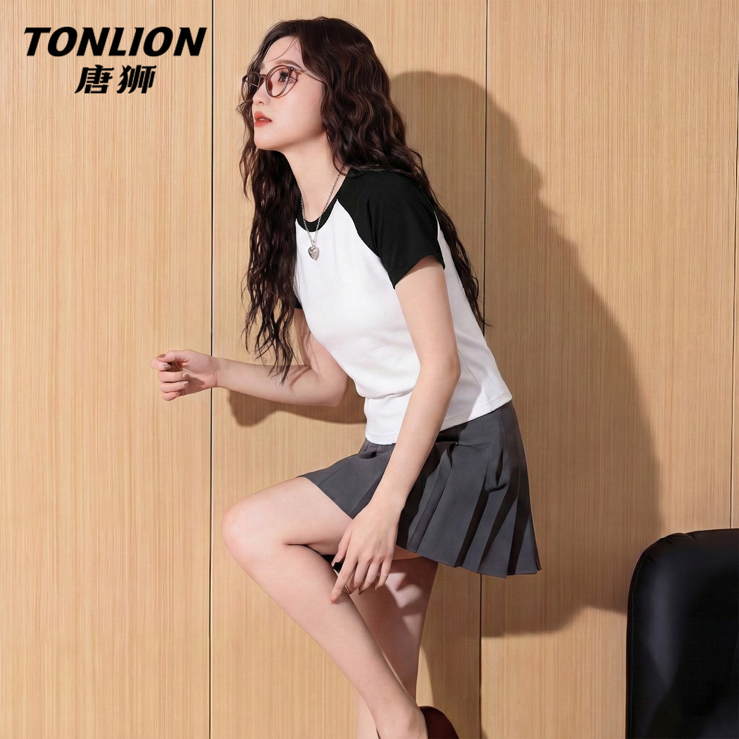唐狮官方修身短袖t恤2026新款今年流行漂亮的女装夏季半袖上衣V