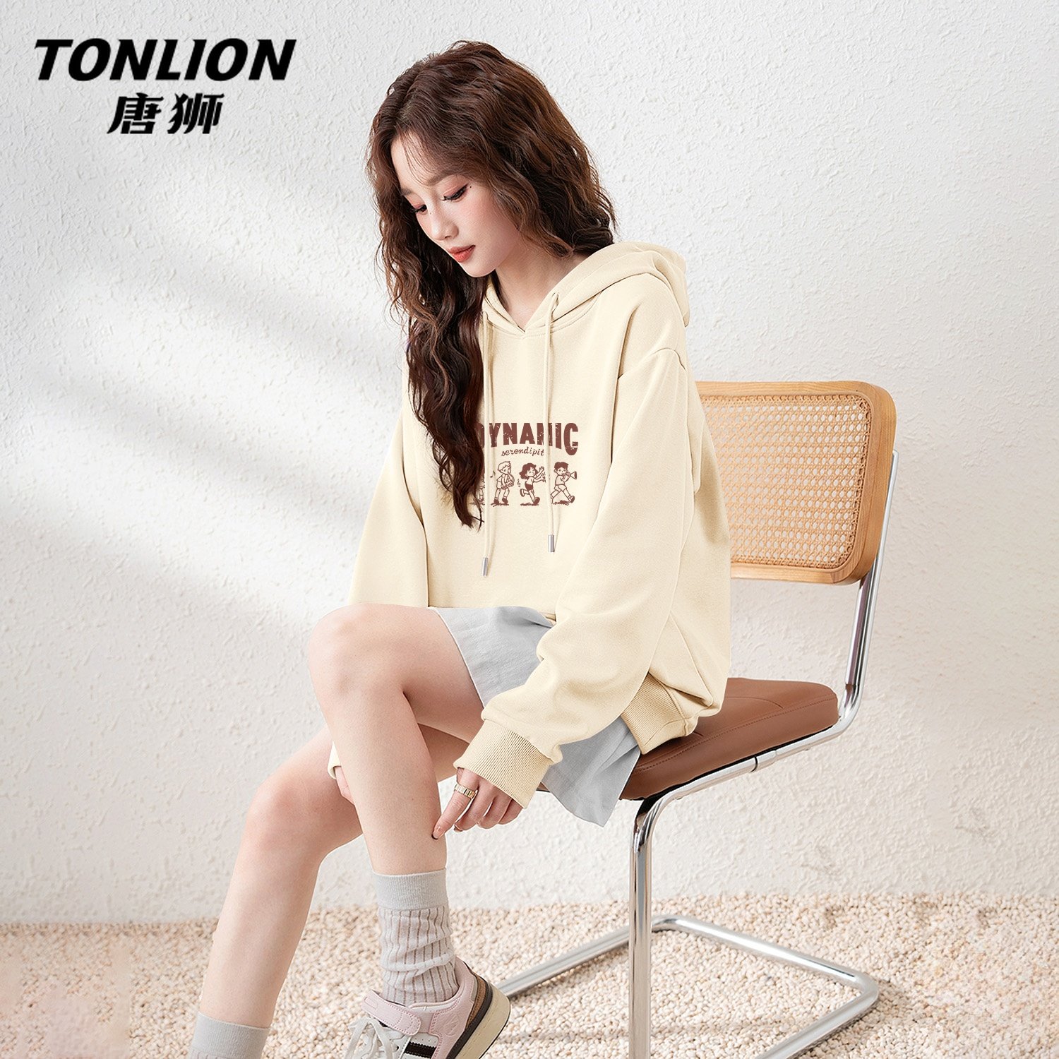 唐狮官方连帽卫衣女春秋款2026新款女款休闲宽松百搭套头上衣VB