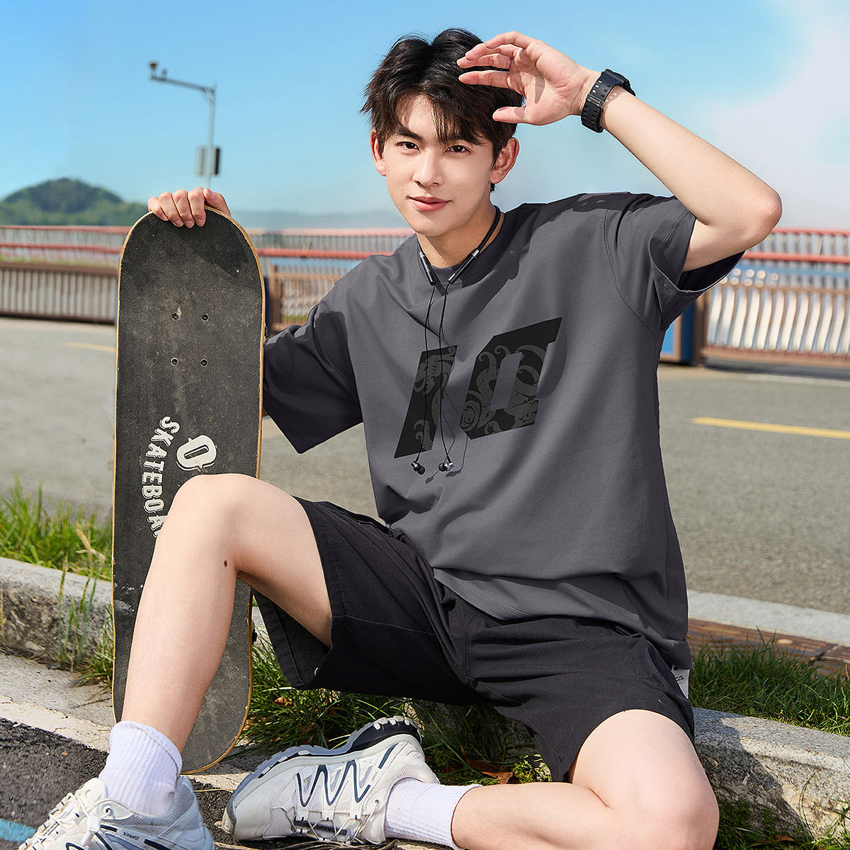 唐狮夏季新款男短袖T恤图案印花宽松圆领上衣潮流内搭t恤打底