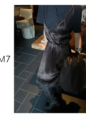 NEM7 设计师时尚镂空收腰裙子百搭显瘦v领无袖重工肌理感连衣裙