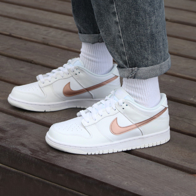 Nike耐克低帮复古休闲板鞋