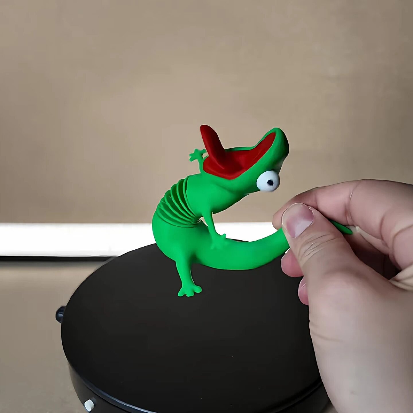 绿蜥蜴汤姆周边3d打印河狸变身计划弹簧解压玩具桌面搞笑汽车摆件
