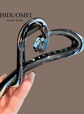 枪黑色高级感水钻爱心抓夹女2025年新款亮面灰色盘发鲨鱼夹马尾夹