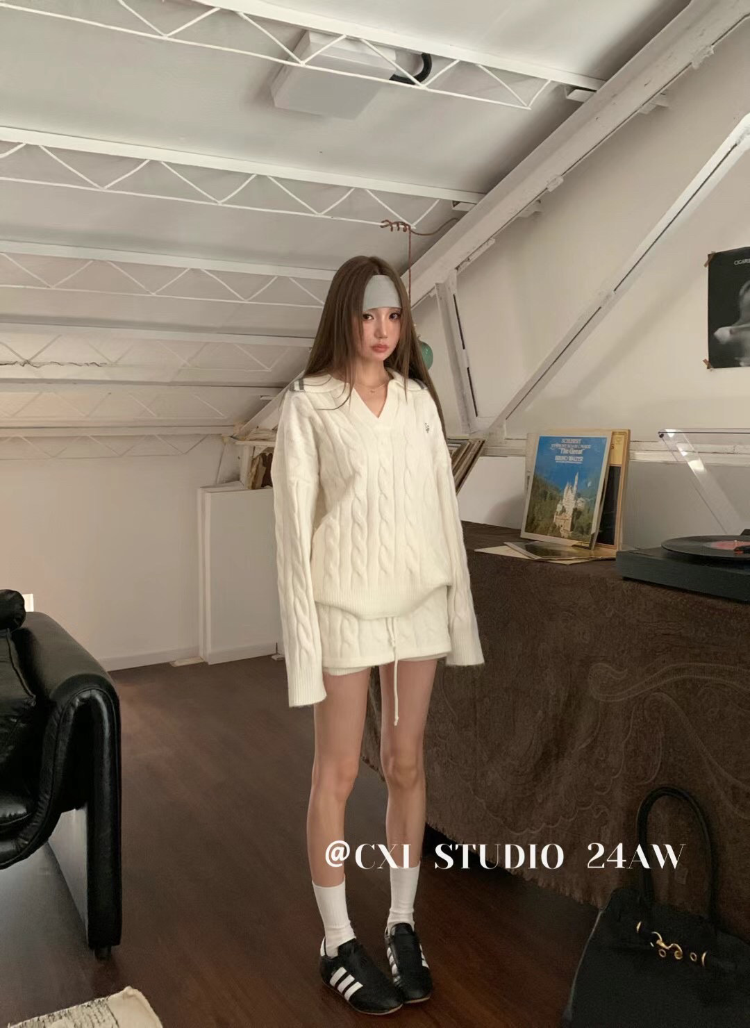 韩国东大门春秋新款学院风翻领刺绣麻花针织毛衣半身裙套装女