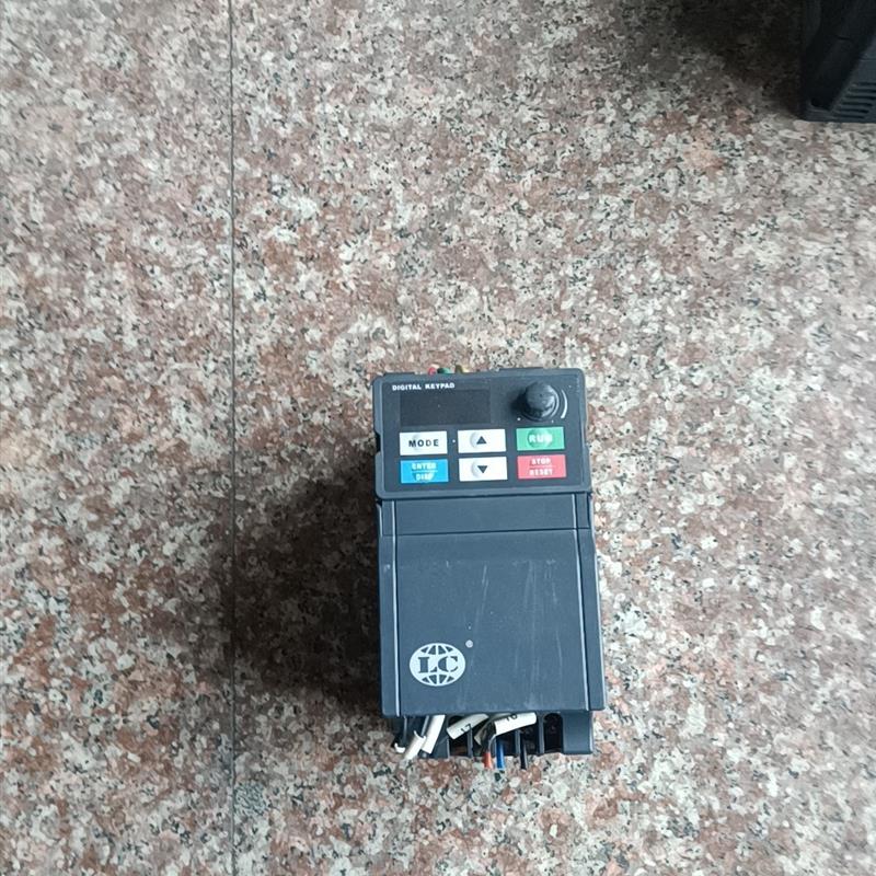 《议价》众晨 变频器 HLC1D5M-3 1.5Kw 380V  拆