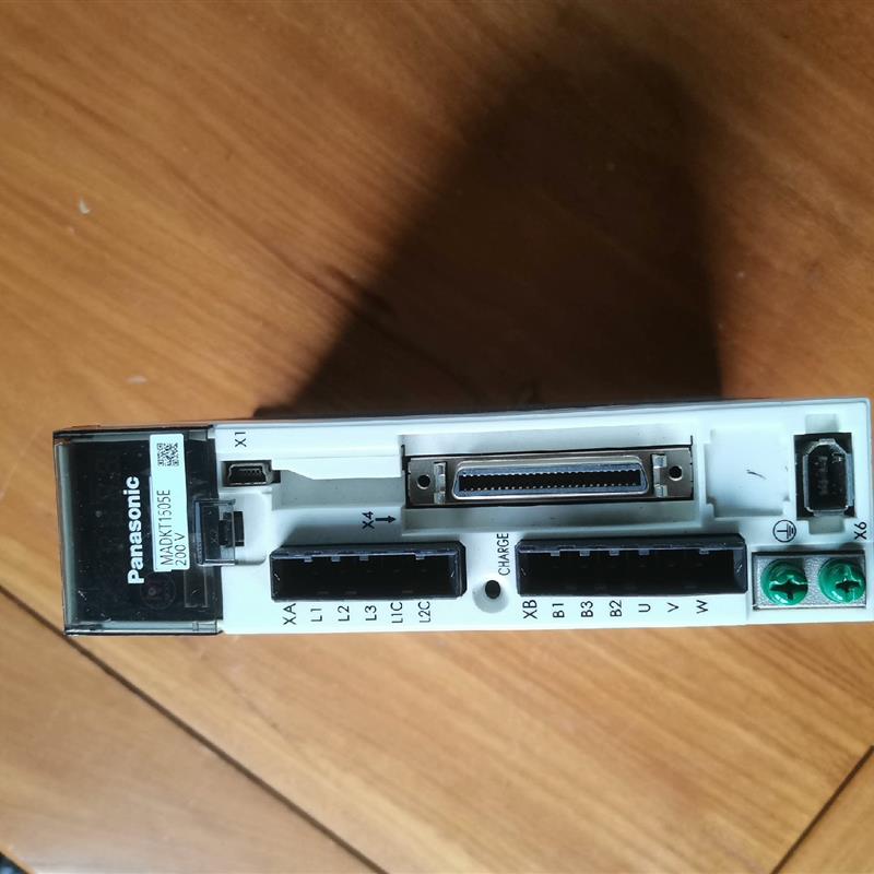 议价MADK1505E伺服驱动器实物图功能包好