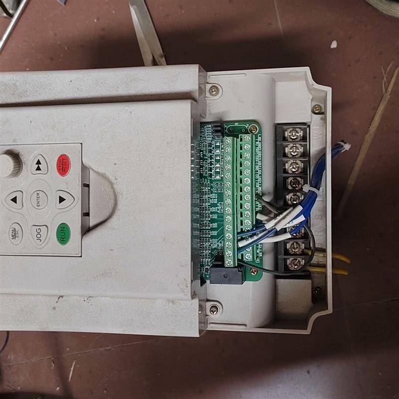 《议价》拆机威纶通变频器AR200iL-0055