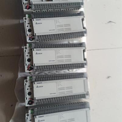 《议价》PLC  DVP64EH00T3共5个每个200元