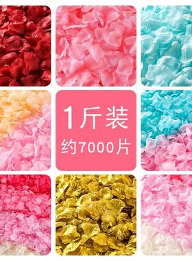 Fake simulated flower arrangement with rose petals玫瑰花瓣