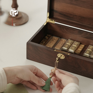 黑胡桃木嫁妆收纳盒带锁存金条黄金专用箱富婆首饰盒茶桌文玩摆件