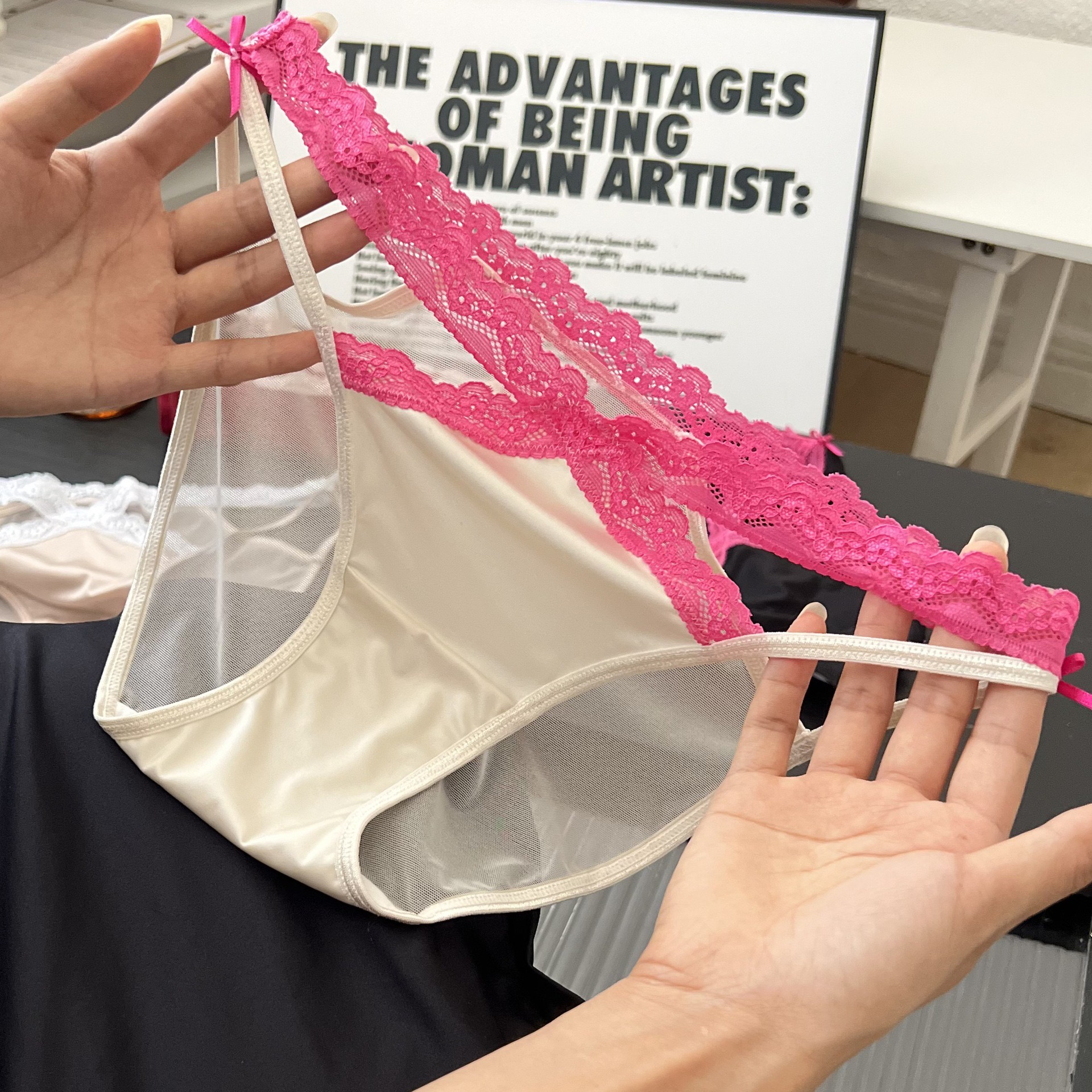 日系少女风镂空刺绣蕾丝可爱性感内裤黑色纯欲交叉带女生三角裤