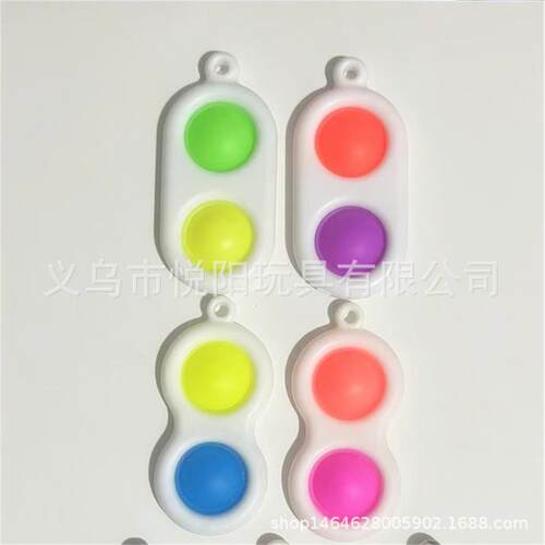 厂家现货直供2孔指塑胶泡泡乐卡通灭鼠先锋减压硅胶钥匙扣玩具