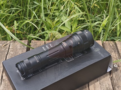 代购锐浮GL8 PRO战术三光手电筒紫外线IR补光1800流明战术