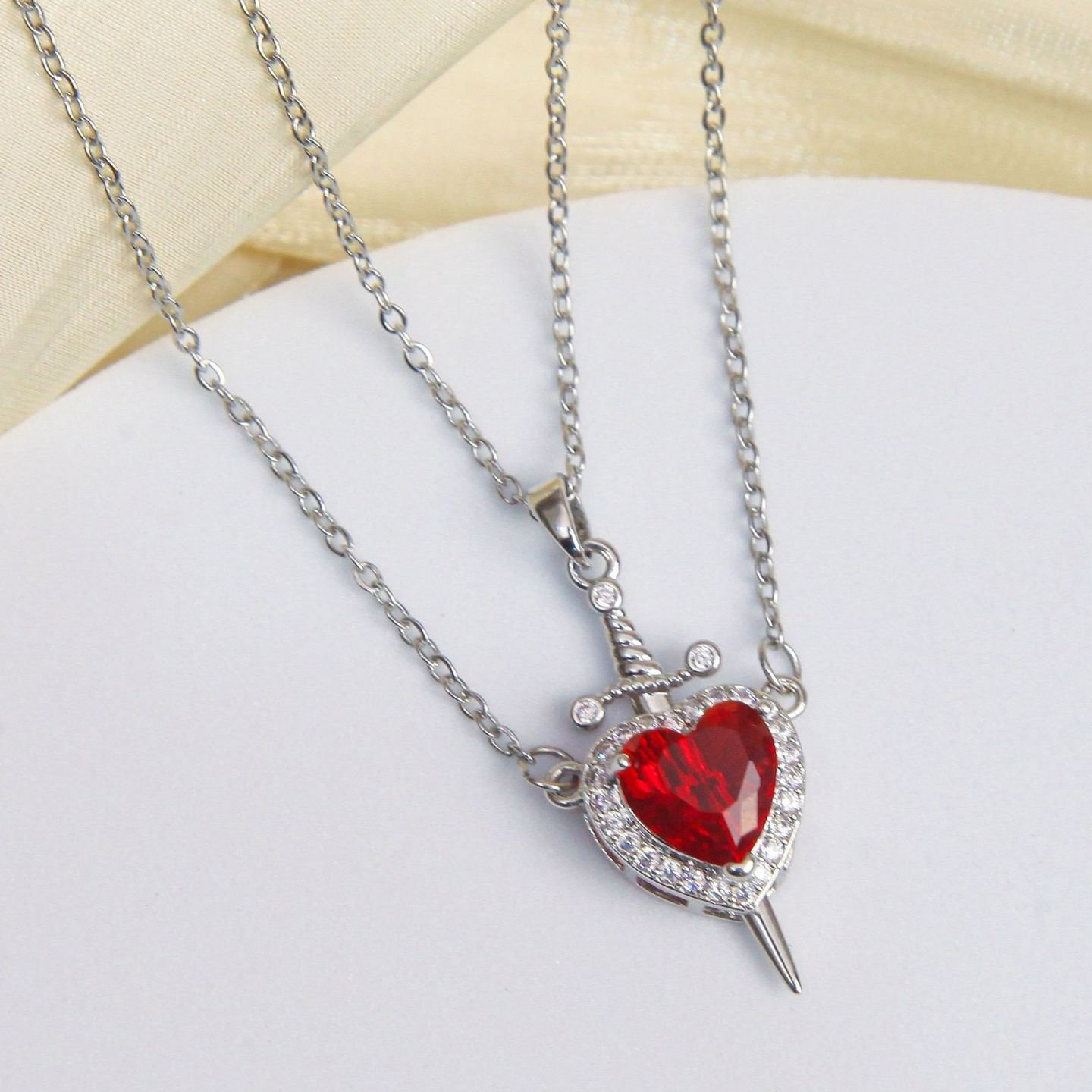 欧美一箭穿心项链铜镀18k金红色爱心匕首情侣情人节礼物饰品