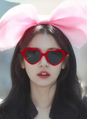 2025新款时髦爱心墨镜女明星同款遮阳防紫外线拍照百搭红心太阳镜