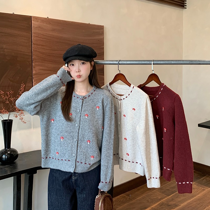 茶粒籽~秋装新款胖mm大码女温柔甜美刺绣蘑菇宽松显瘦针织上衣