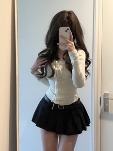 荔枝爱睡觉法式复古蝴蝶结丝带修身T恤方领低腰迷辣妹超短裙套装