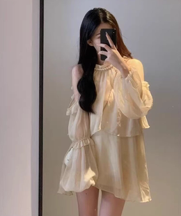 千金风~26春夏设计感温柔荷叶露肩公主慵懒长袖连衣裙 纯欲仙女裙