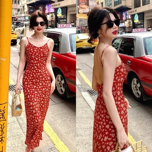港風(fēng)紅色碎花性感包臀中長(zhǎng)裙 明媚風(fēng)情 夏顯白純欲辣妹吊帶連衣裙