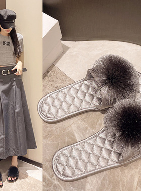 新款软底居家拖鞋女夏季时尚毛球凉拖鞋网红时尚透气防滑底一字拖