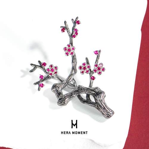 赫拉臻藏银镀18K金红梅胸针