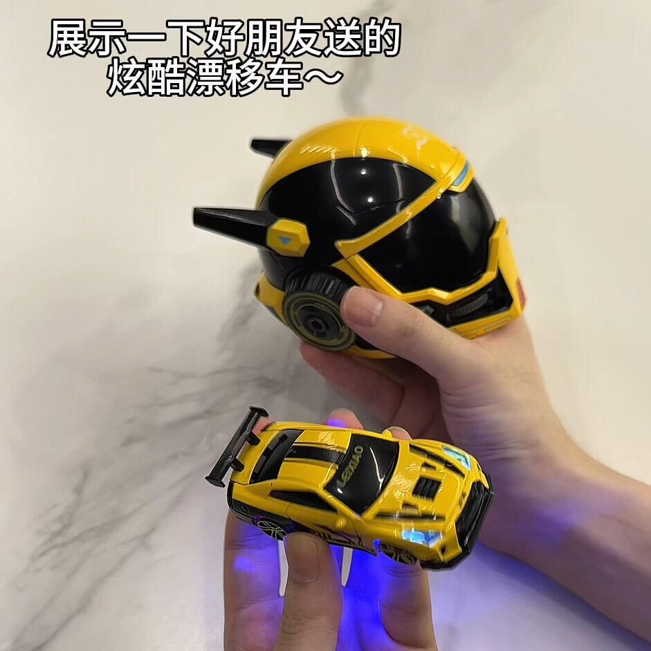 带灯光头盔遥控车合金漂移车玩具1:64极速飞车四驱赛车特技竞速车