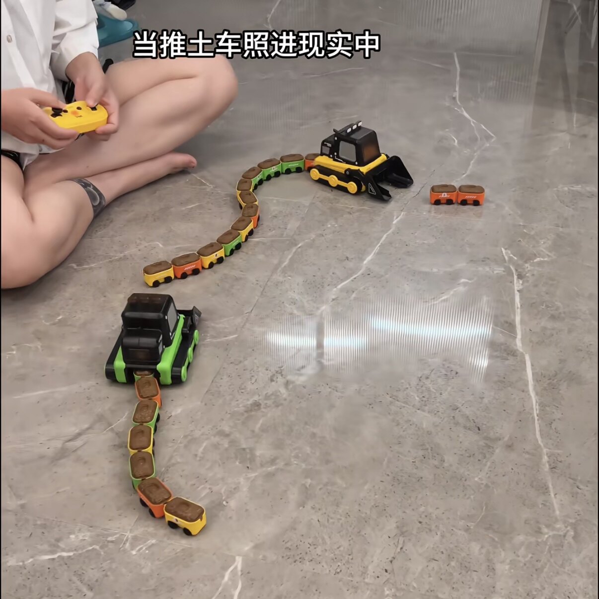 益智对战贪吃蛇遥控玩具推土车
