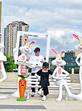 【场景引流】玻璃钢兔子造型雕塑商业街打卡创意互动美陈艺术装置