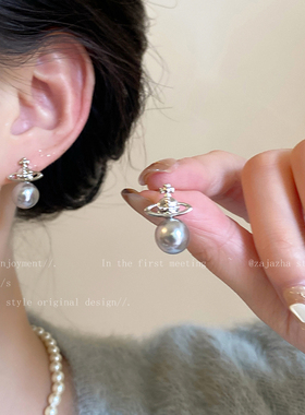 西太后灰色珍珠星球耳钉女款轻奢高级感精致耳环2025新款爆款耳饰