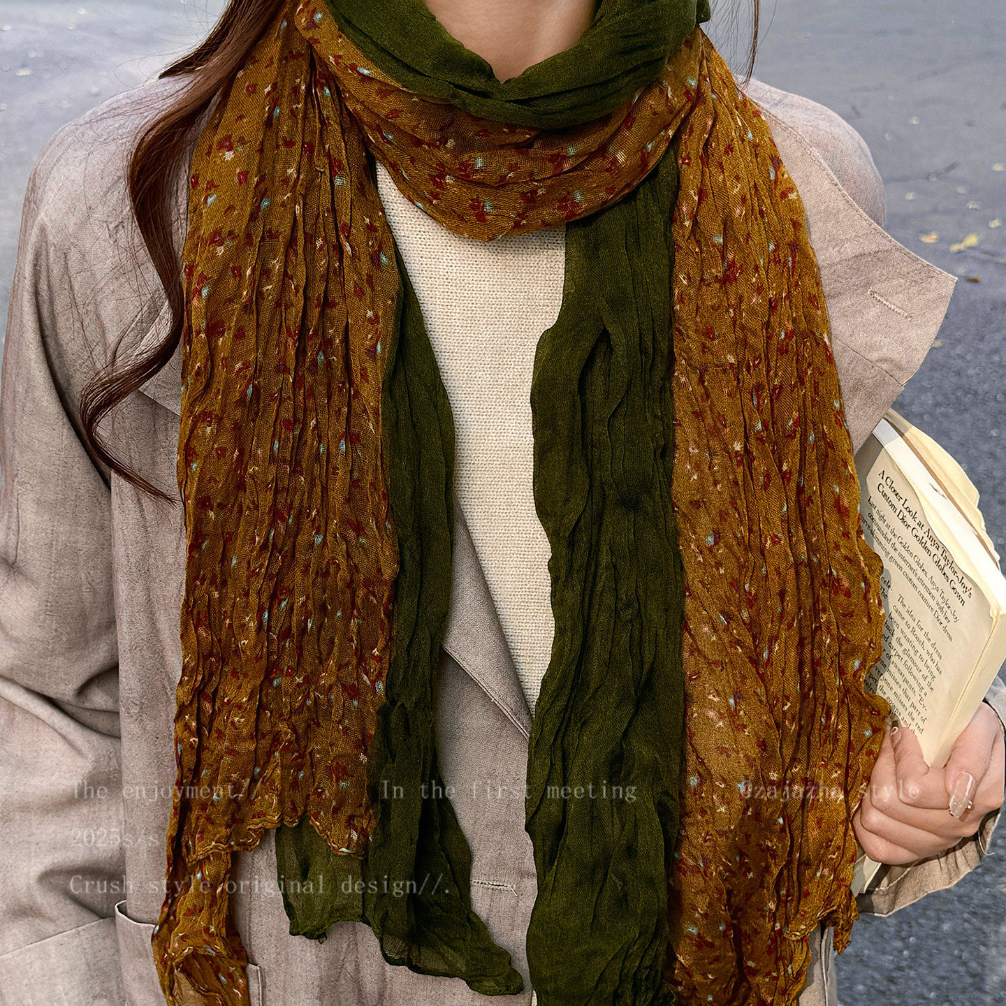 复古文艺褶皱碎花围巾女秋冬长款原创民族风丝巾简约时尚百搭围脖