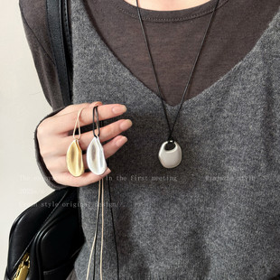 时髦剧场~简约银色金属吊坠毛衣链女高级感独特小众设计长款项链