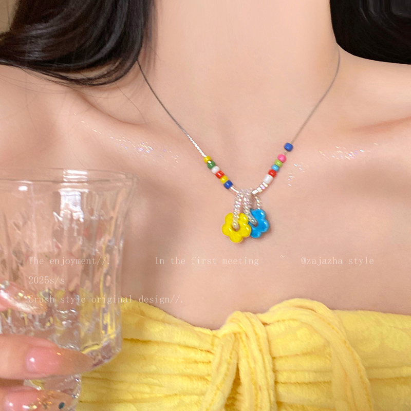 彩色小花撞色串珠项链女适合夏天戴的小众设计锁骨链2025超火配饰