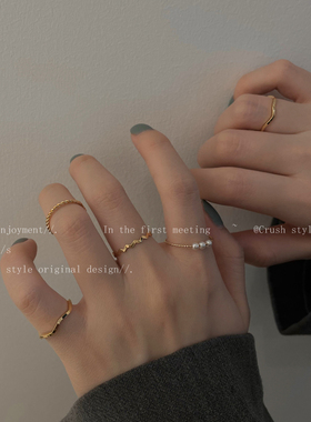 法式珍珠素圈戒指女小众设计叠戴食指戒轻奢高级感装饰好看的指环