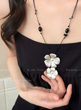 冷感花饰~复古银色拉丝繁花项链