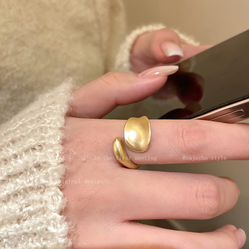 不规则金色哑光戒指女款中古小众设计感食指戒轻奢高级感简约指环