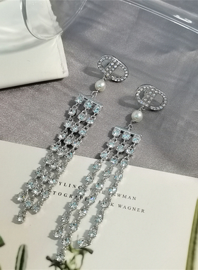 新款镶钻流苏耳环cd字母长款耳饰百搭高级感个性珍珠显脸瘦耳钉女